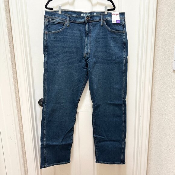 Wrangler Men's Jeans Size 40 X 32 Dark Blue Free To Stretch Relax Fit Casual NEW - Picture 2 of 16